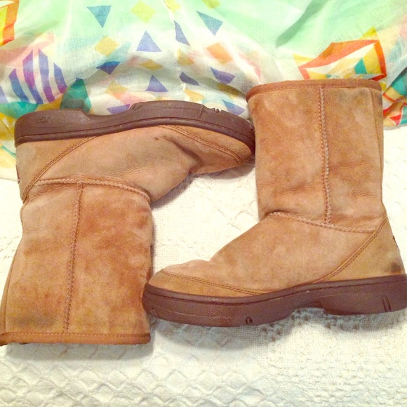UGG BOOTS - Size 6