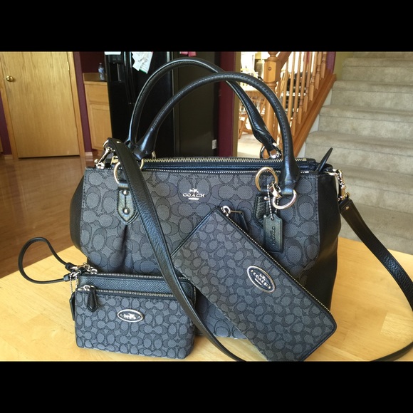 Coach Handbag w/ matching wallet/wristlet
