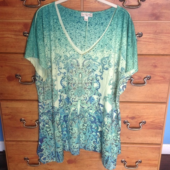 Sold in bundle!  2X long blouse