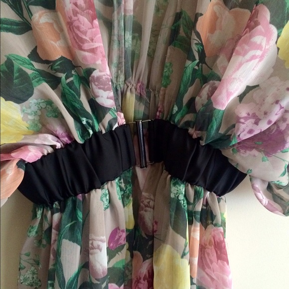 🌸 Floral Belted Kimono 🌸 - Picture 2 of 4