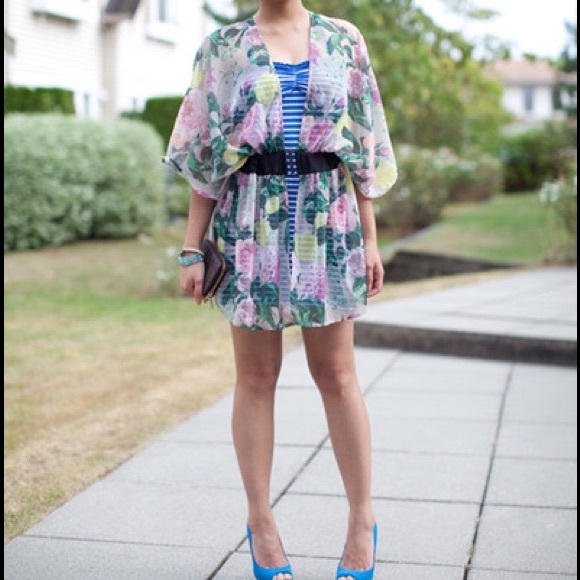 H&M Jackets & Blazers - 🌸 Floral Belted Kimono 🌸