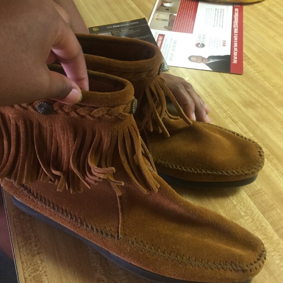 Minnetonka Hi-Top Zip Back Boot