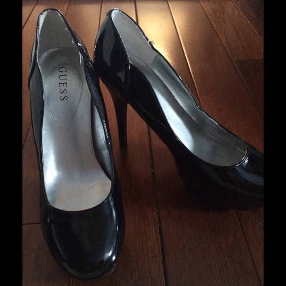 Guess round toe Pumps- Worn only once!! - Picture 1 of 3