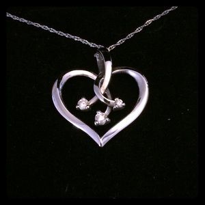 Silver heart necklace with diamonds