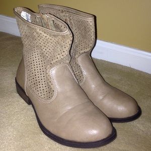 Sand colored boots size 5