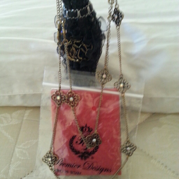 Premier design necklace