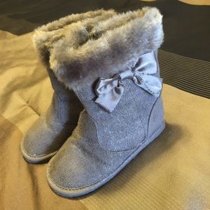 Toddler gray boots!!