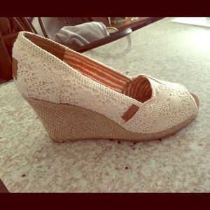 Wedge lace shoes