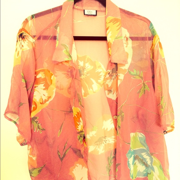 🌺 Vintage Floral Oversized ButtonUp 🌺