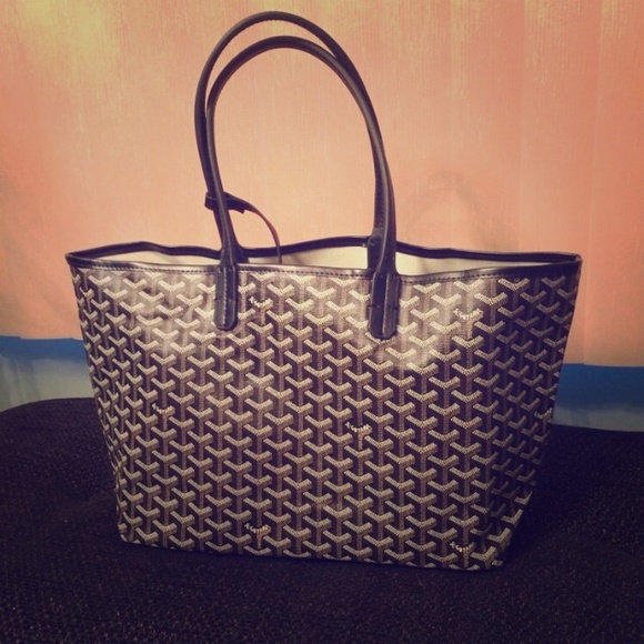 M Black tote