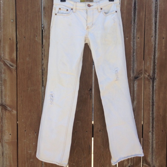 White boyfriend distressed jeans