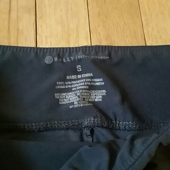 Grey workout capris - Picture 2 of 2