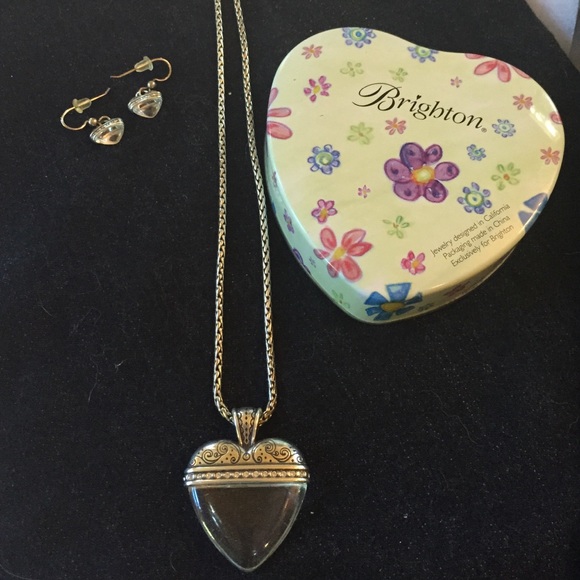 Necklace and earring set