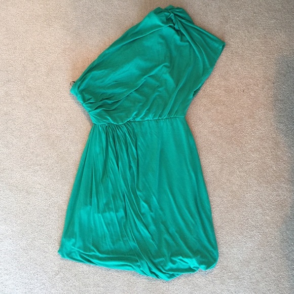 Green one shoulder dress - Picture 2 of 3