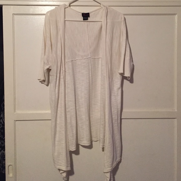 Hooded short sleeved sweater