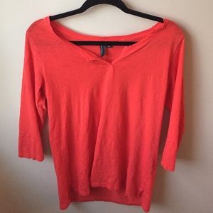 Red mid-sleeve