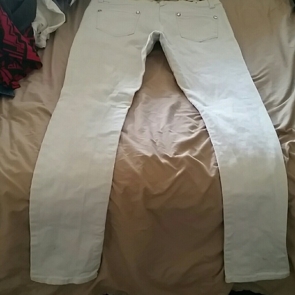 White Ripped Skinny Jeans w Rhinestone Buttons - Picture 4 of 4