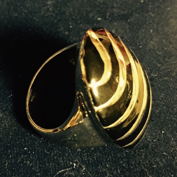 Fab quality costume ring - sz 7; 18kt GFE