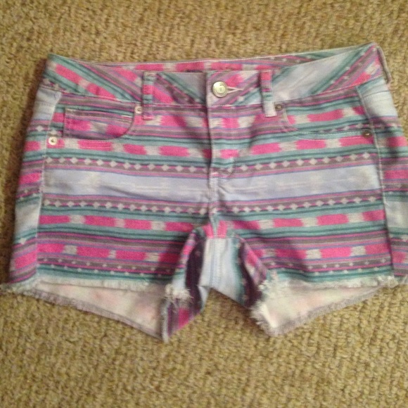 American Eagle Outfitters Pants - Aztec print americain eagle shorts