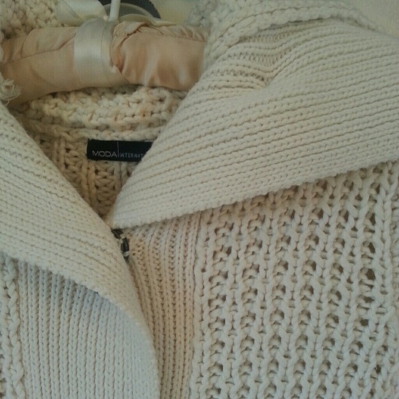 💖 HP💖Victorias  Secret sweater - Picture 2 of 3
