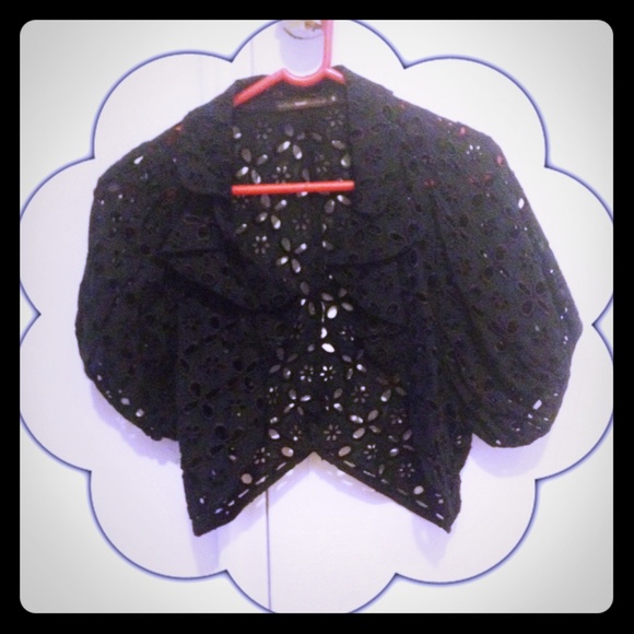 🎉HP🎉Eyelet bolero jacket