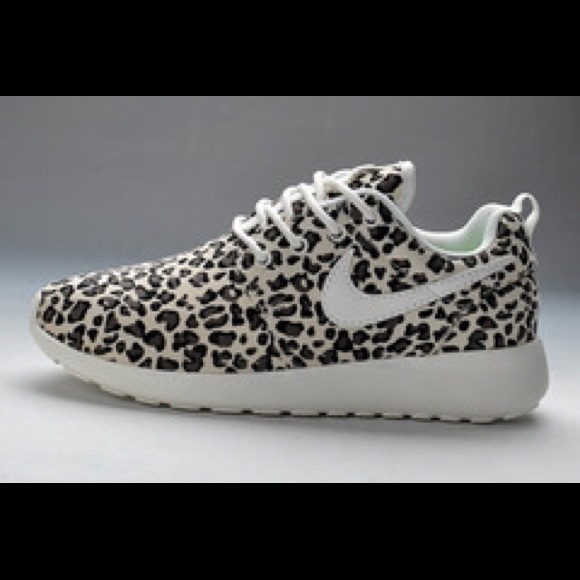 RARE!!! Nike Roshe Runs size 8