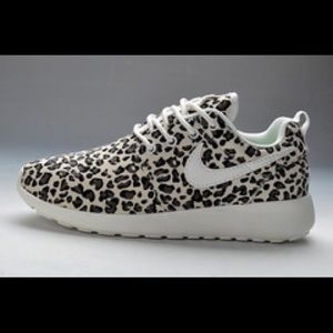 RARE!!! Nike Roshe Runs size 8