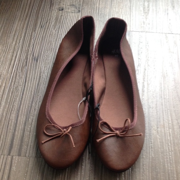 Brand New H&M Flats - Picture 2 of 4