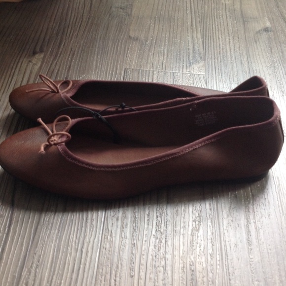 Brand New H&M Flats - Picture 3 of 4