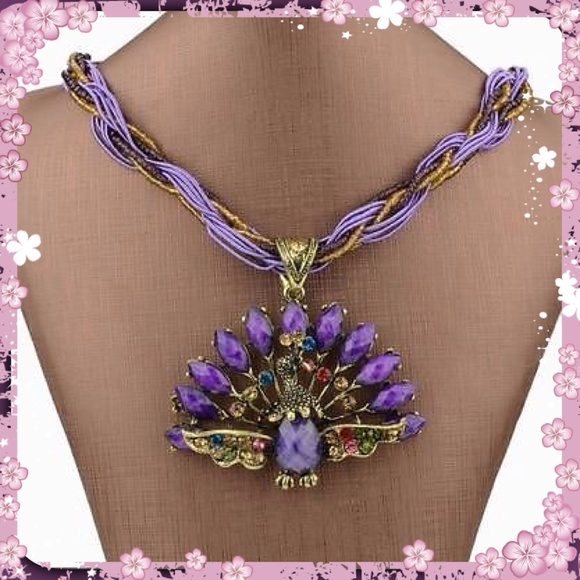 Jewelry - Beautiful peacock multi colored necklace.