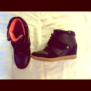 Black and peach women's wedge sneakers