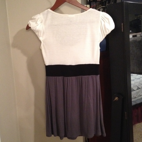 Cute Colorblock Top - Picture 3 of 3