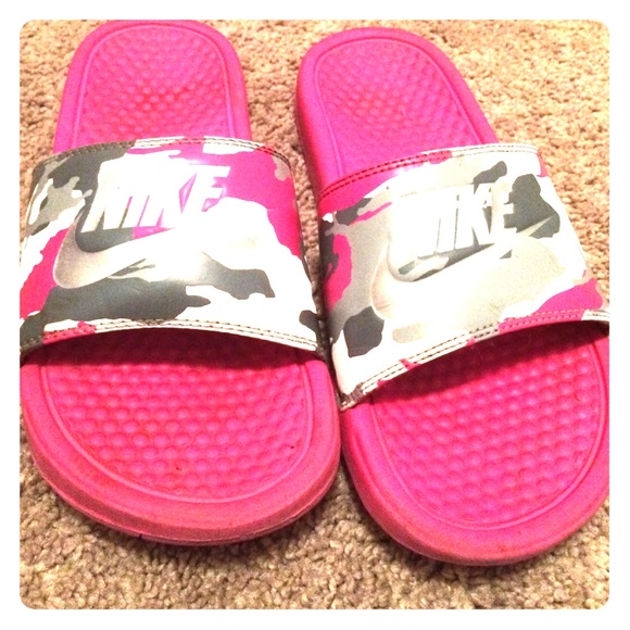 Pink camouflage Nike sliders