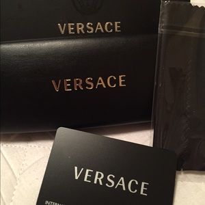 Versace eyeglass case 💜😊