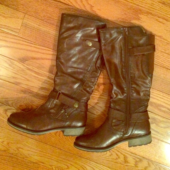 Never worn! Bare Traps