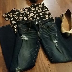 Dark blue distressed skinny jeans