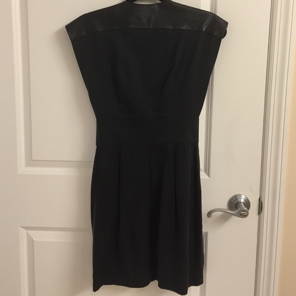 Bebe classic wrap dress with leather trim size xs - Picture 3 of 3