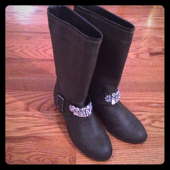 Classique boots. Never worn!