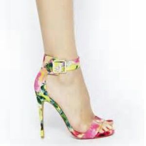 ✨✨SOLD ✨✨New Steve Madden Orange Multi Marlenee