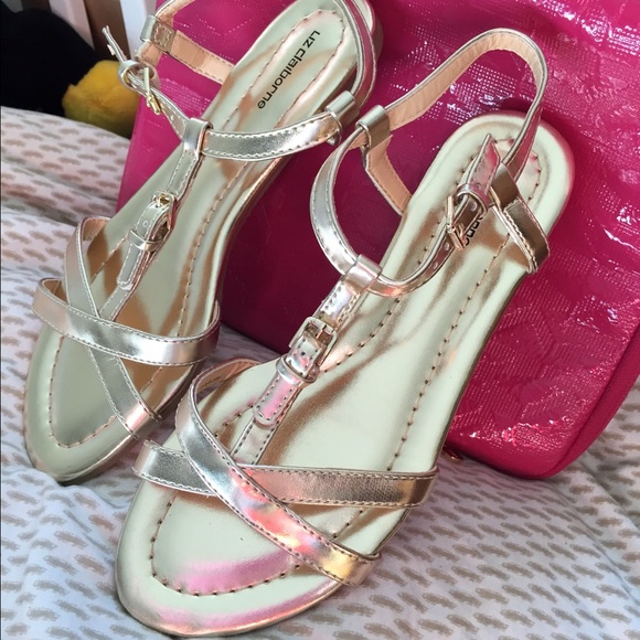 🎉FINAL SALE🎉Brand new LIZ CLAIBORNE gold sandals