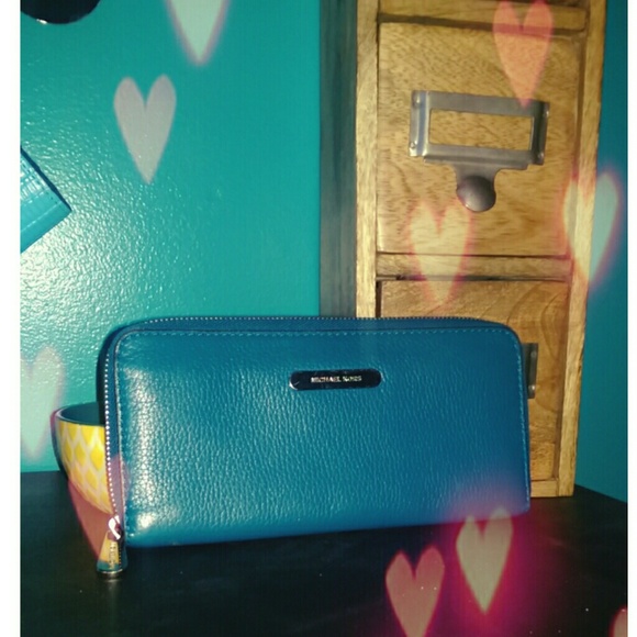 Michael Kors Clutches & Wallets - MICHAEL KORS wallet