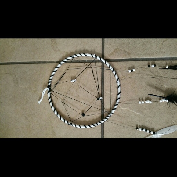 Black and white dreamcatcher - Picture 2 of 4