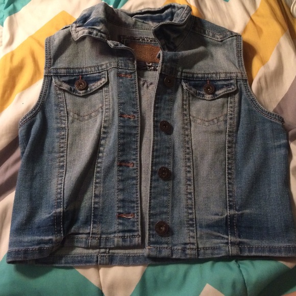 Sleeveless Jean jacket