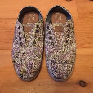 women's size 8.5 Toms