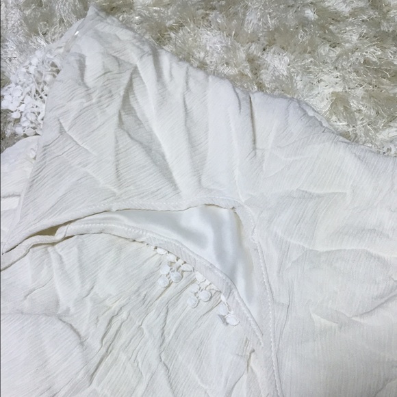 Cream crochet Romper - Picture 4 of 4