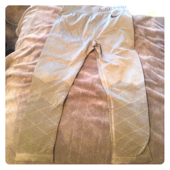 Gray Nike Pro Crop Leggings