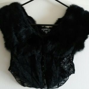 Bebe black lace top with removable fur collar