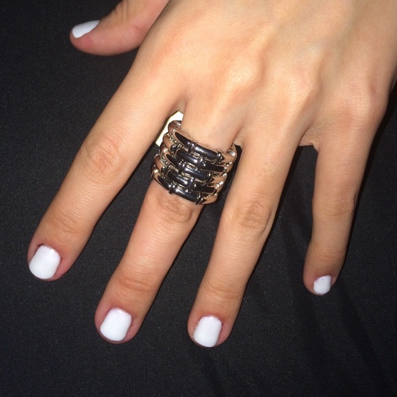 Jewelry - Link ring