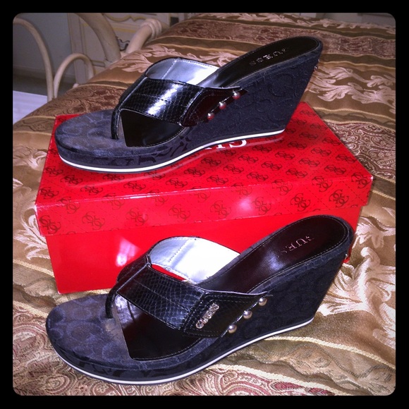 Guess thong sandals