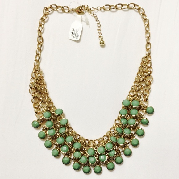 {NWT} Francesca's gold/green necklace